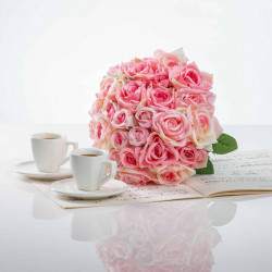 Elegantná kytička z ruží VIERA bielo-ružová