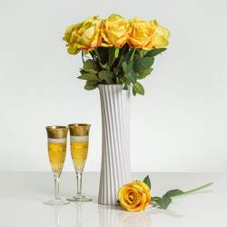 Krásna zamatová ruža MIA - XL priemer 9 cm v žltej farbe. Cena je uvedená za 1 kus.