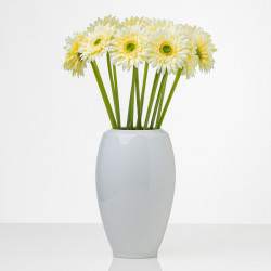 Umelá gerbera BIANKA v krémovožltej farbe s priemerom 10 cm. Cena uvedená za jeden kus.