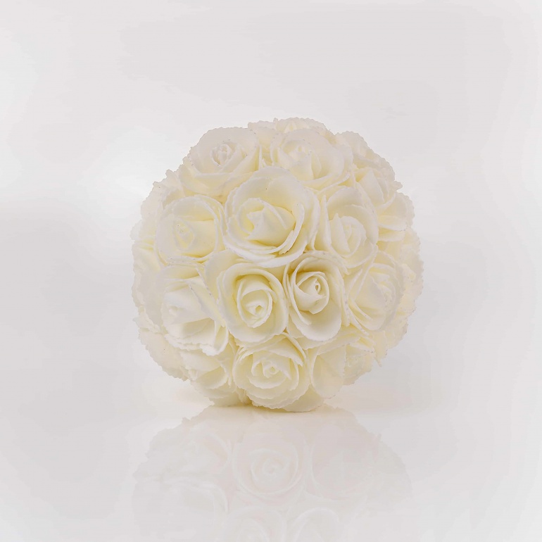 Dekoračná guľa z ruží LINDA, biela. Cena uvedená za 1 kus.
