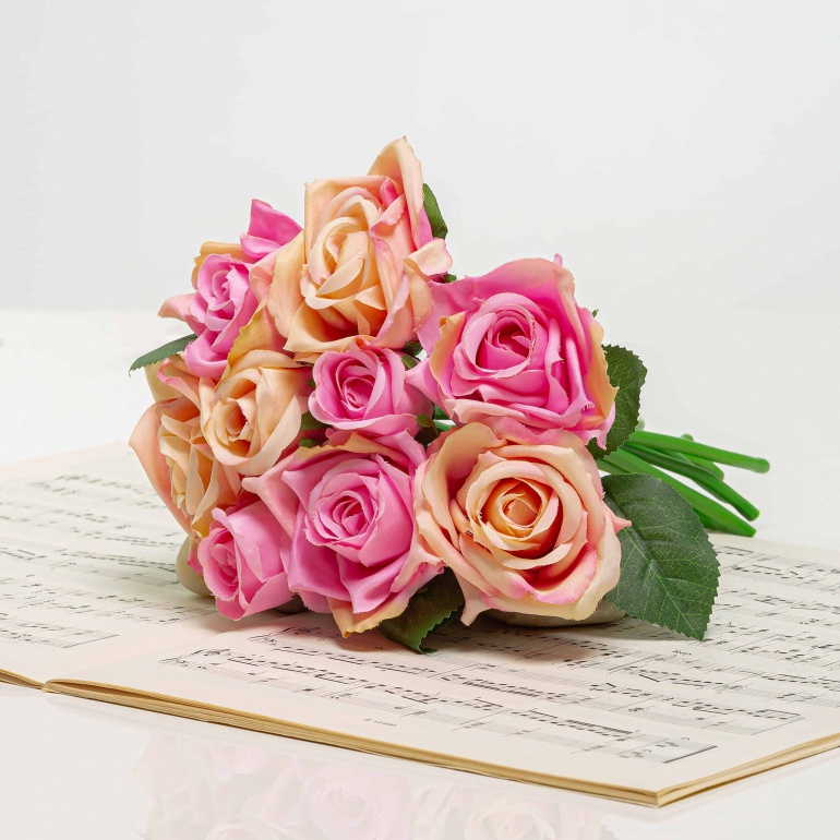 Kráľovská, hodvábna kytička luxusných ruží TERÉZIA