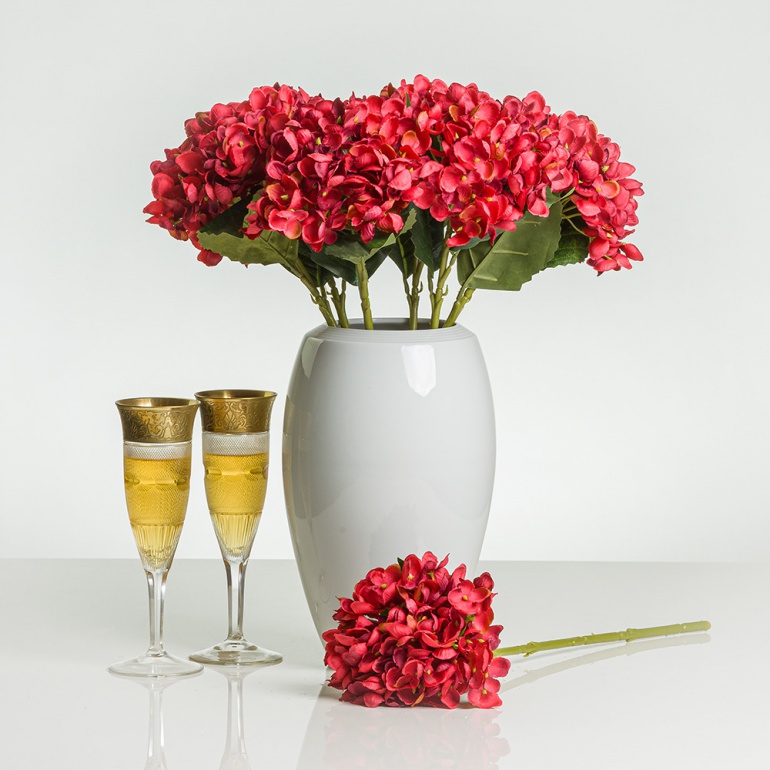 Umelá hortenzia KAMILA - XL priemer 16 cm  v červenej farbe. Cena je uvedená za 1 kus.