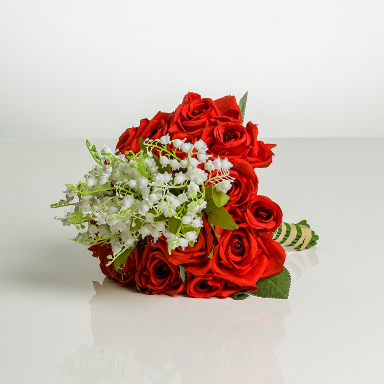 Dokonalá kytička z ruží a konvaliniek MARKÉTA bieločervená.