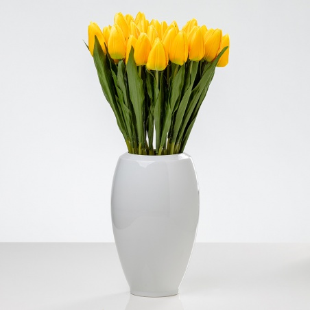 Saténový tulipán v žltej farbe ALAN. Cena uvedená za 1 kus.