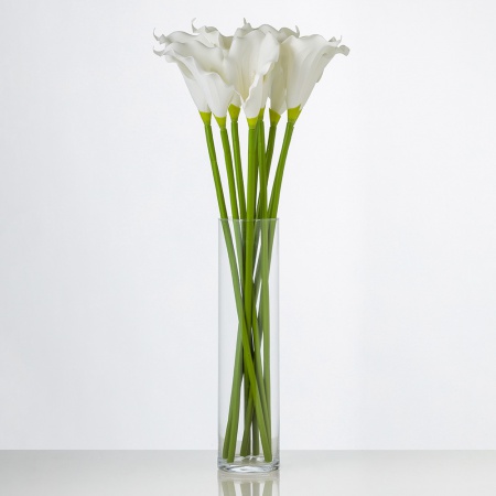 Výrazná umelá kala SANDRA biela. Cena je uvedená za 1 kus.