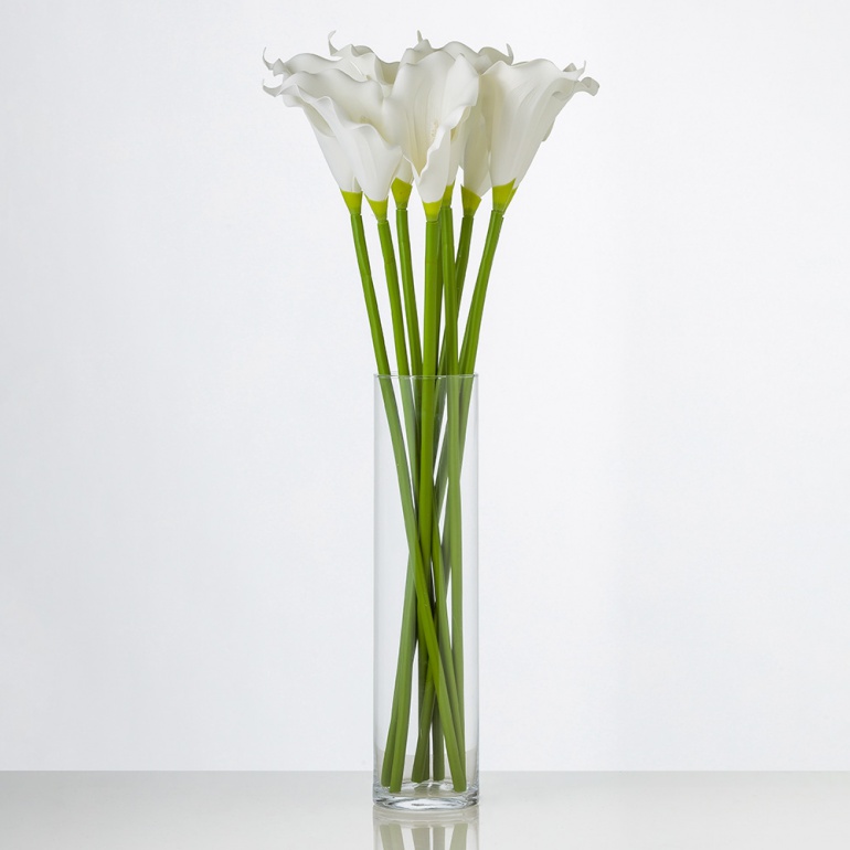 Výrazná umelá kala SANDRA biela. Cena je uvedená za 1 kus.