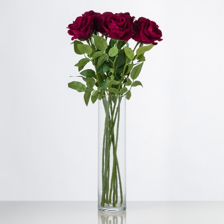 Dlhá zamatová ruža TINA v bordovej farbe. Cena je uvedená za 1 kus.