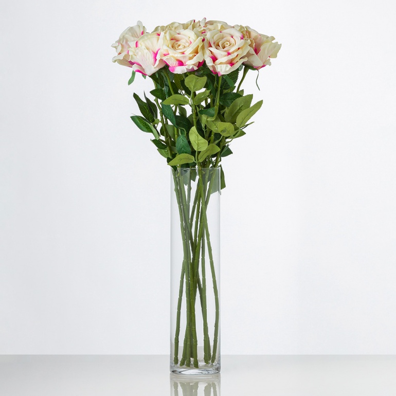 Dlhá zamatová ruža TINA v ružovokrémovej farbe. Cena je uvedená za 1 kus.