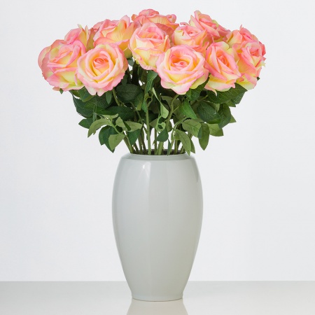 Dokonalá zamatová ruža LILI žltoružová. Cena je uvedená za 1 kus.