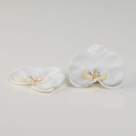 Umelá hlava kvetu orchidee MIRIAM v bielej farbe.