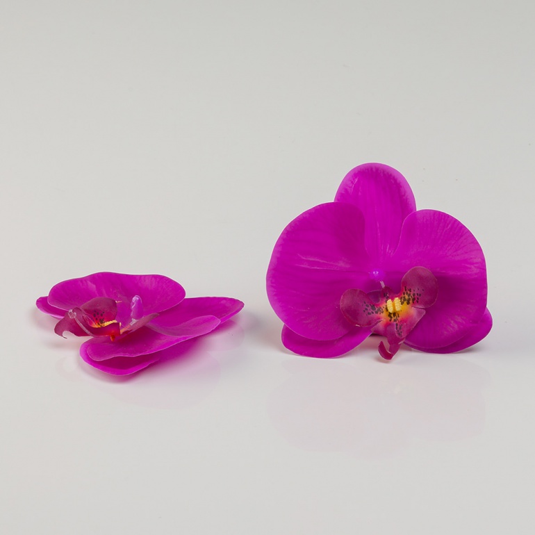 Umelá hlava kvetu orchidee MIRIAM v cyklámenovej farbe.